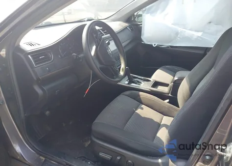 2015 Toyota Camry Le z USA, uszkodzony, nr VIN 4T4BF1FK8FR470639